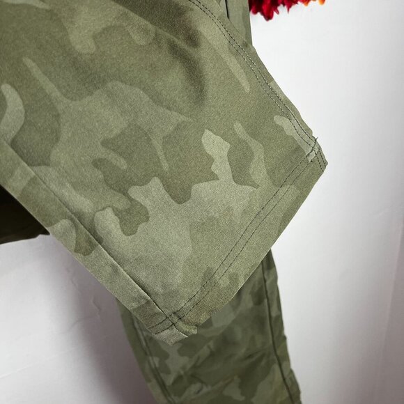 prAna Halle Straight Womens Hiking Pant II Size 6 Reg in Sage Camo Water Repelle - Picture 5 of 10